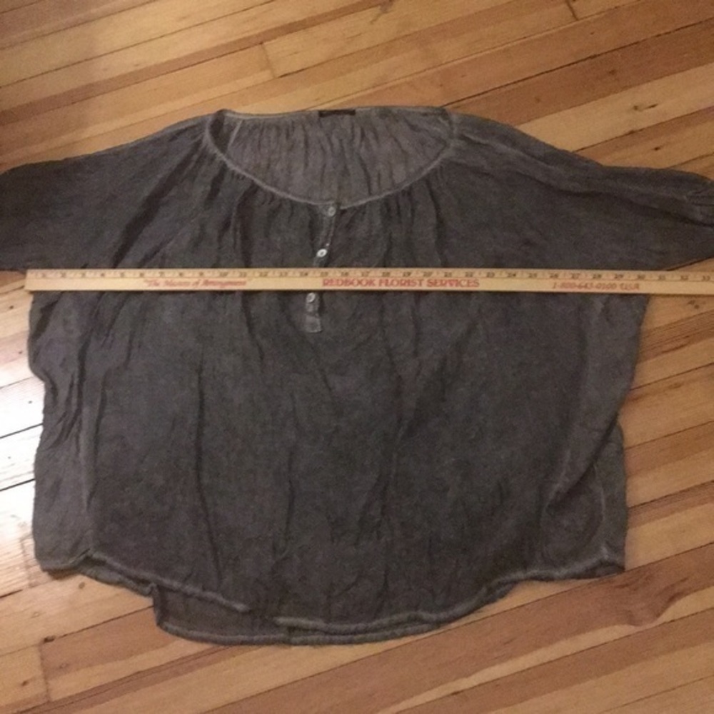 Grey long sleeved crinkle top made‎ in Italy - Picture 6 of 9